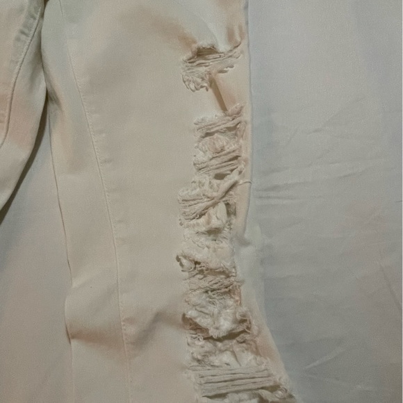 Frame Denim le skinny ripped in US size 26. - Picture 9 of 16